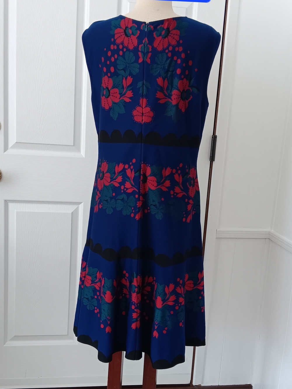 St. John Blue Floral Sleeveless Dress - Picture 6 of 10